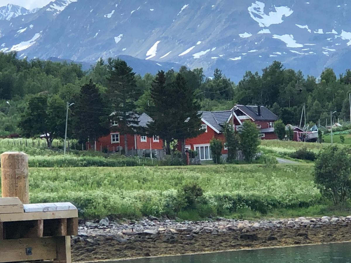 Aaroybukt Guesthouse Aroybukta ภายนอก รูปภาพ