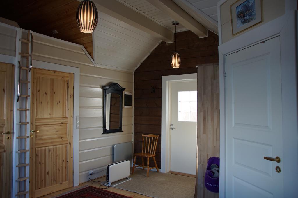 Aaroybukt Guesthouse Aroybukta ภายนอก รูปภาพ