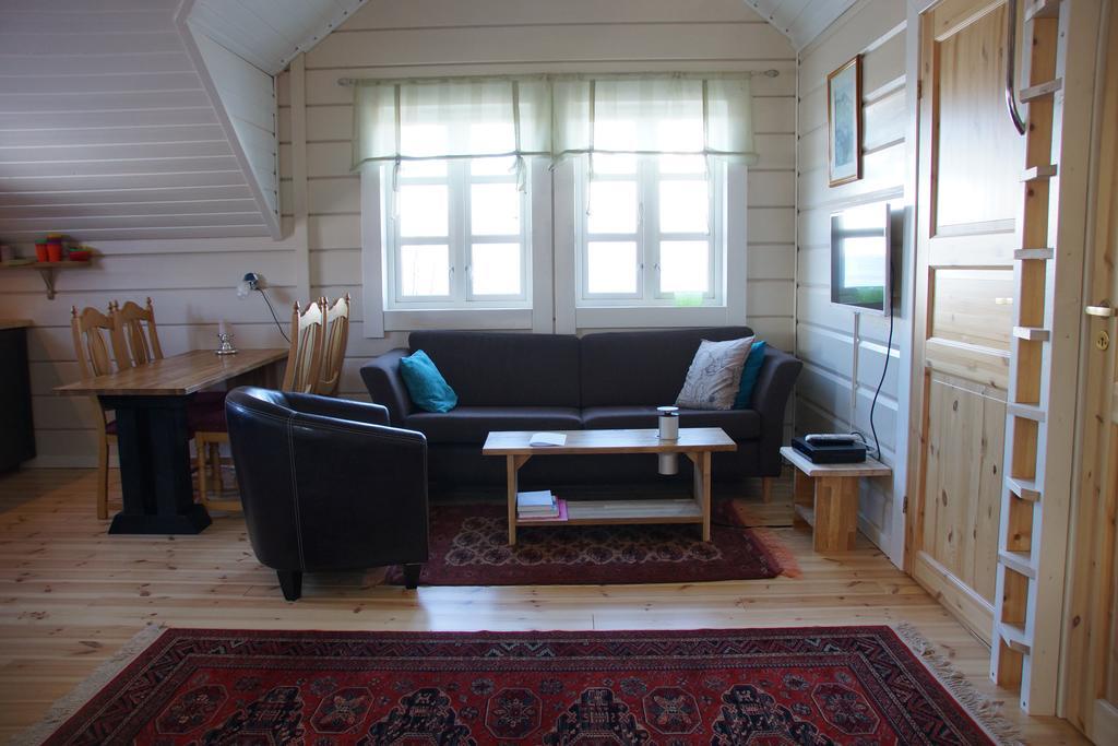 Aaroybukt Guesthouse Aroybukta ภายนอก รูปภาพ
